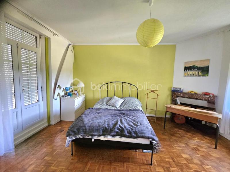 Propriété - 200 m² - 8 pièces