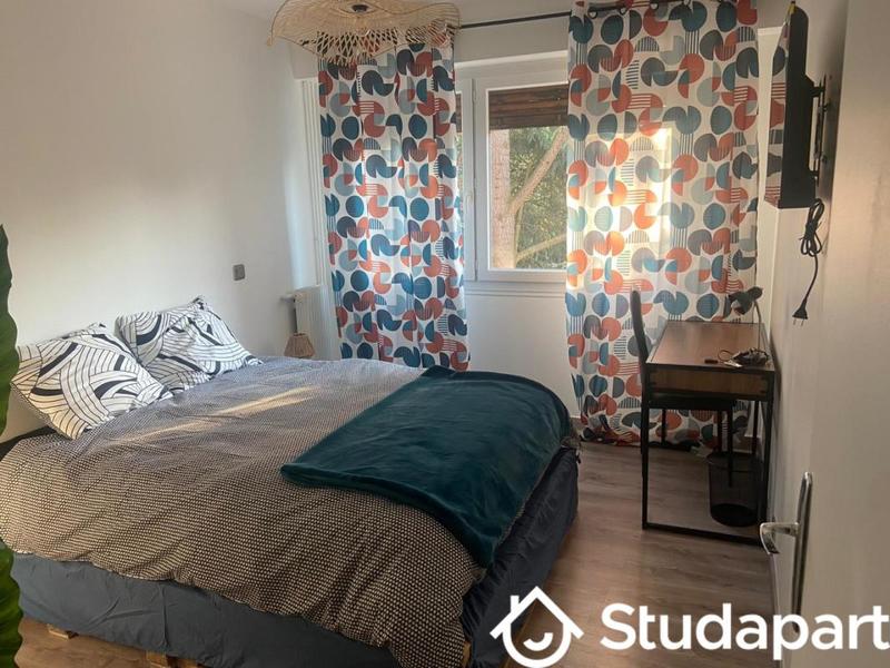 Chambre - 11 m² - 1 pièce