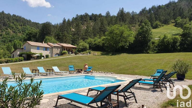 Maison - 478 m² - 15 pièces