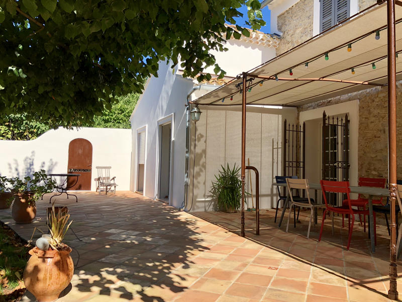 Propriété - 250 m² - 6 pièces