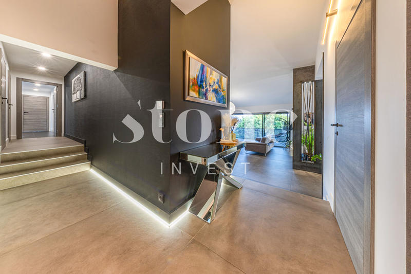 Maison - 355 m² - 16 pièces