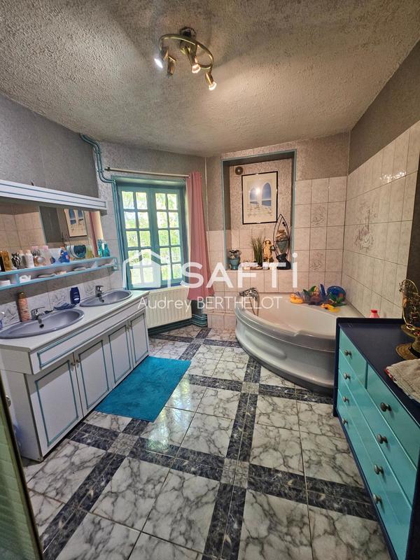 Maison - 256 m² - 8 pièces