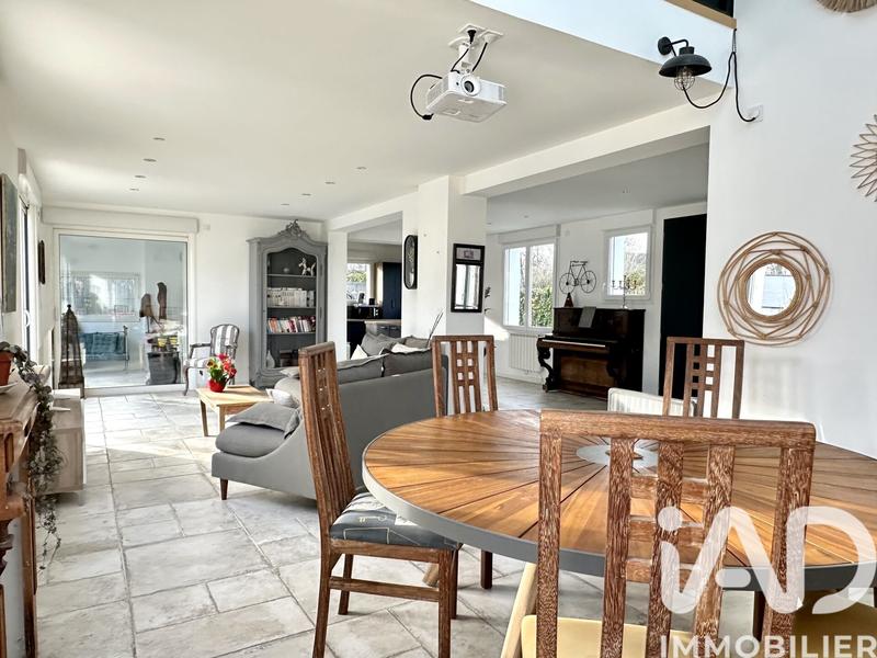 Maison - 216 m² - 7 pièces