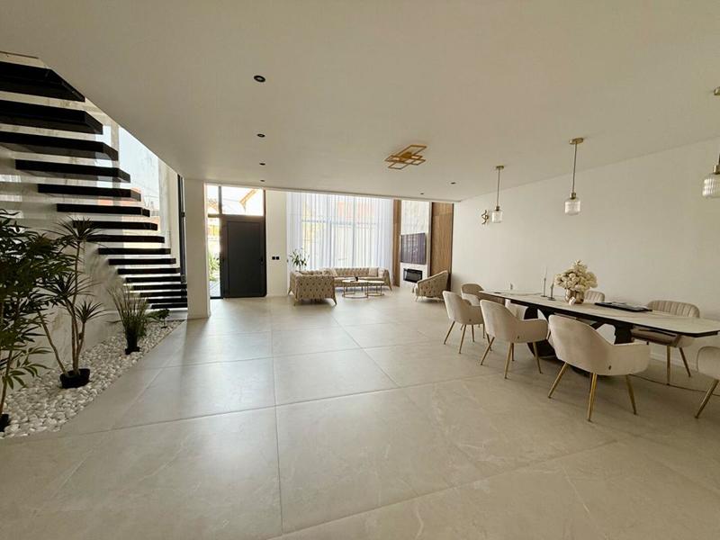 Maison - 165 m² - 6 pièces