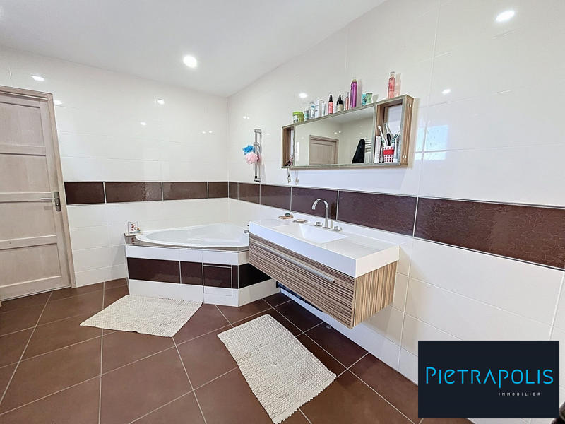 Maison contemporaine - 165 m² - 6 pièces