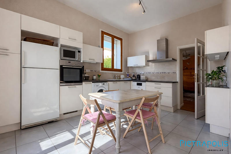 Maison - 250 m² - 8 pièces