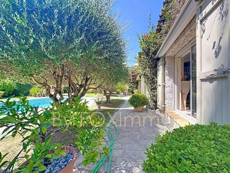 Villa - 372 m² - 9 pièces