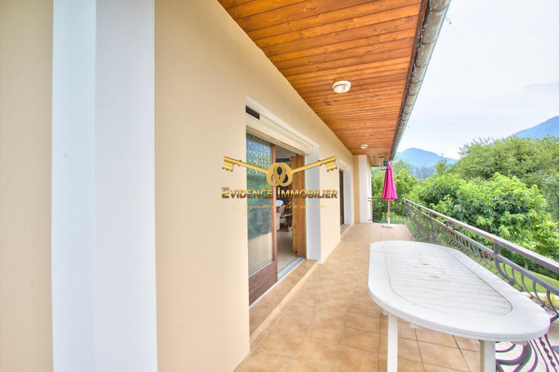 Maison - 215 m² - 7 pièces