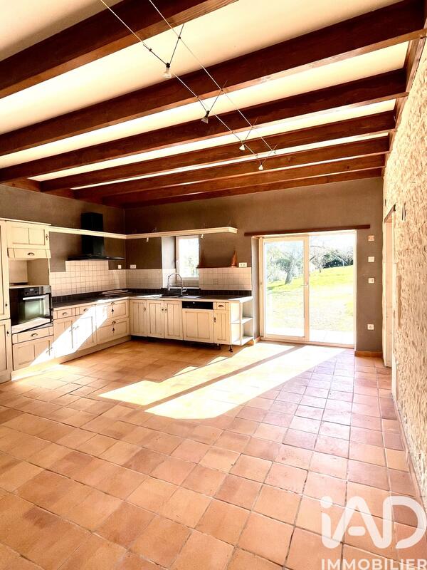 Maison - 244 m² - 7 pièces