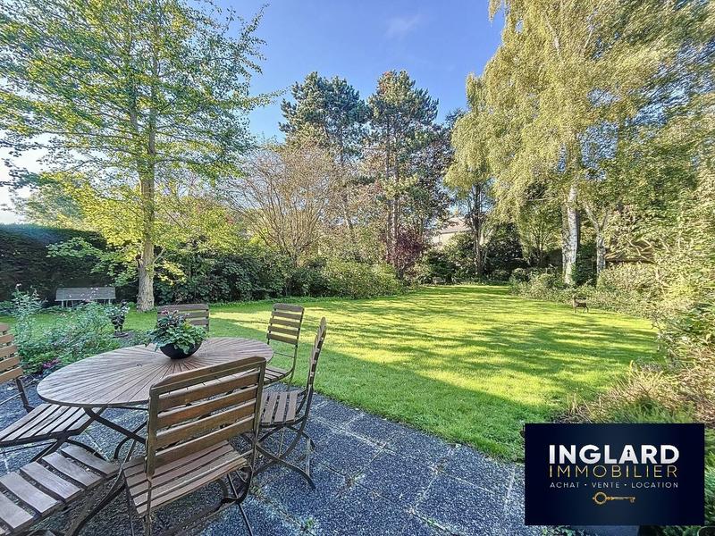 Maison - 243 m² - 10 pièces