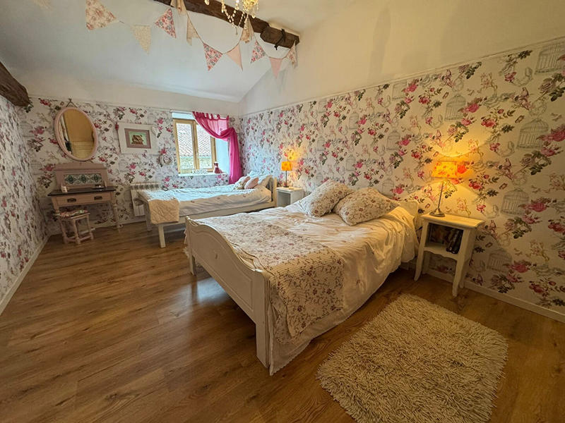 Maison - 220 m² - 7 pièces