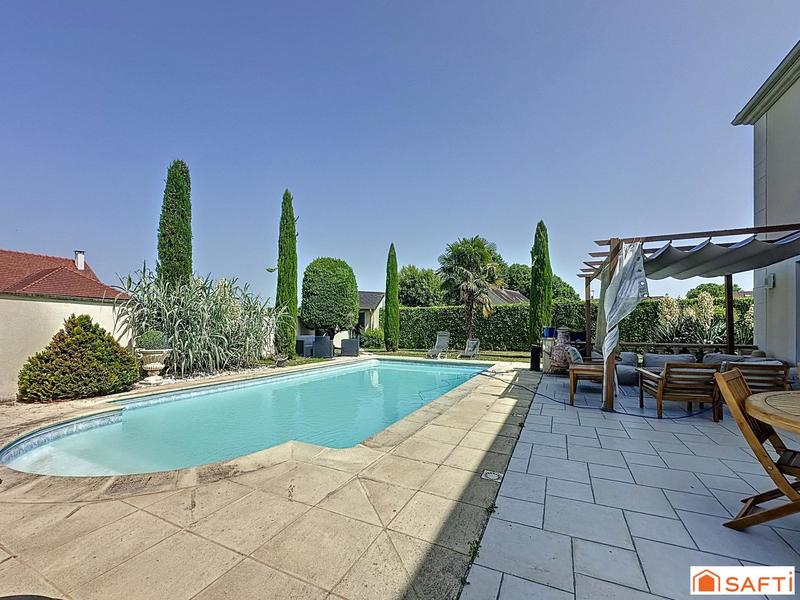 Maison - 226 m² - 7 pièces