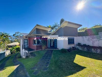 Maison d'architecte - 230 m² - 9 pièces