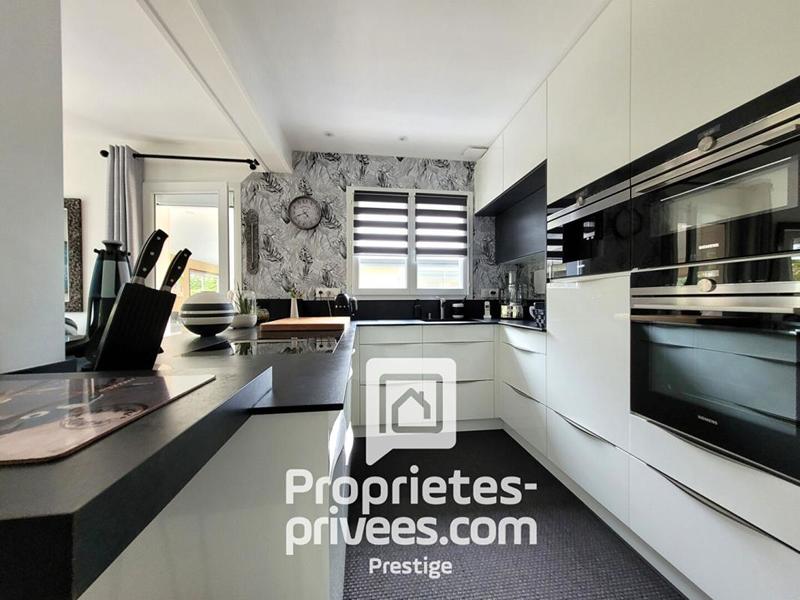 Demeure - 196 m² - 6 pièces