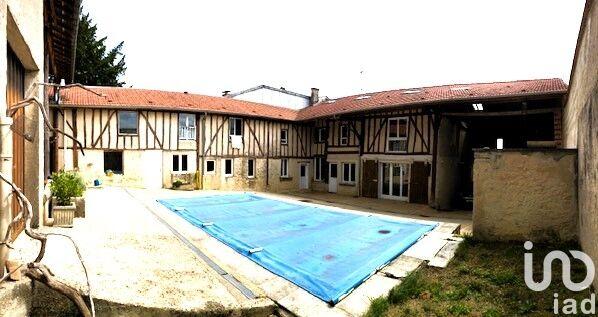 Maison - 330 m² - 13 pièces