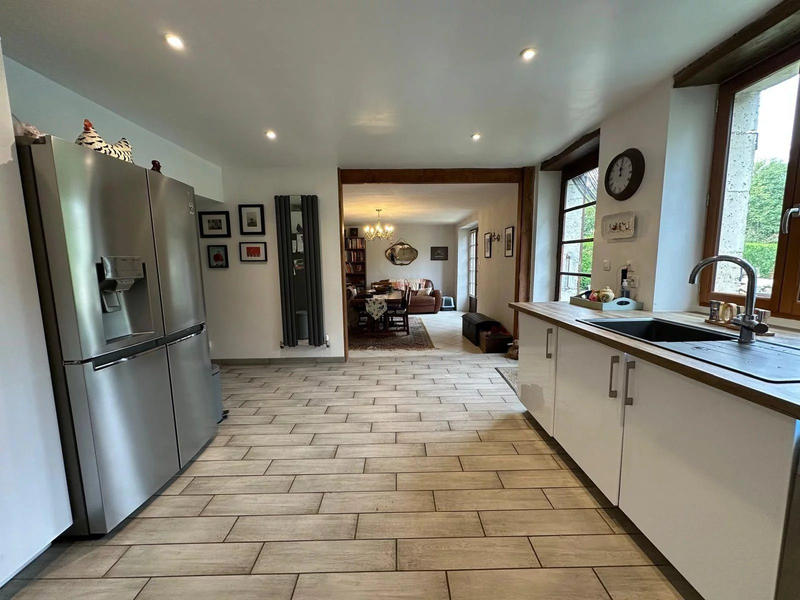 Maison - 239 m² - 8 pièces