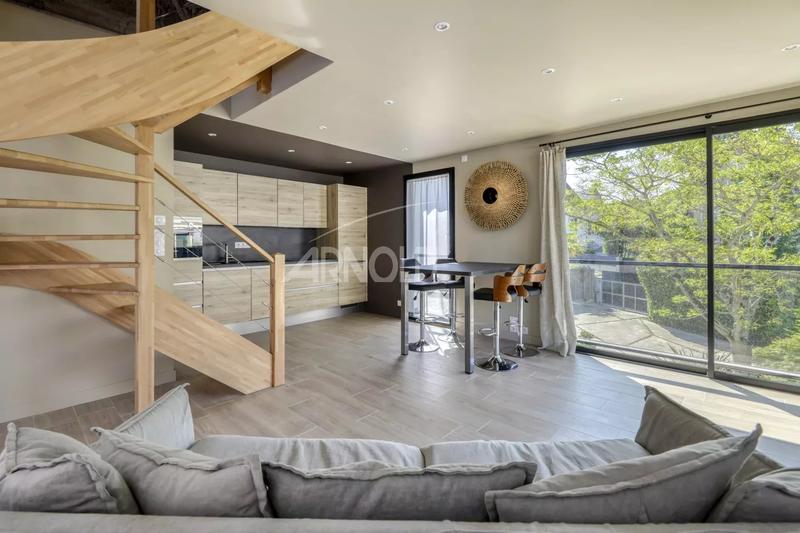 Maison - 200 m² - 8 pièces