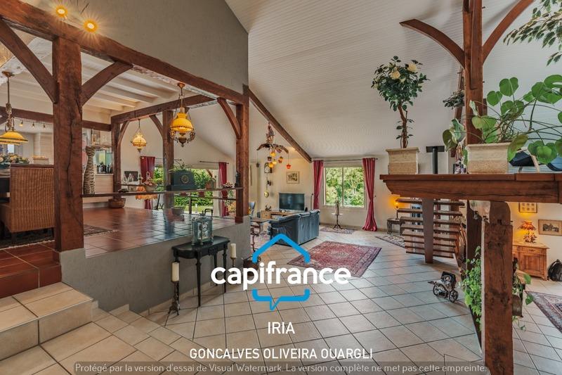 Propriété - 360 m² - 10 pièces