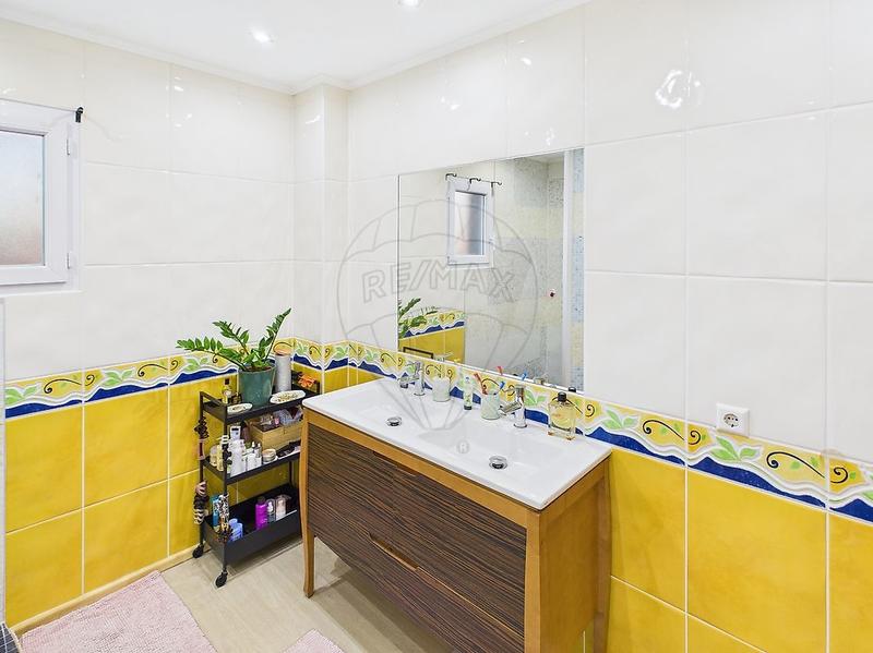 Maison - 180 m² - 8 pièces