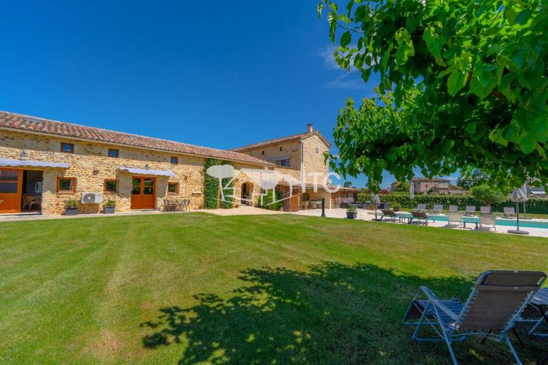 Propriété - 537 m² - 12 pièces