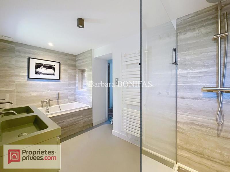 Maison - 202 m² - 6 pièces