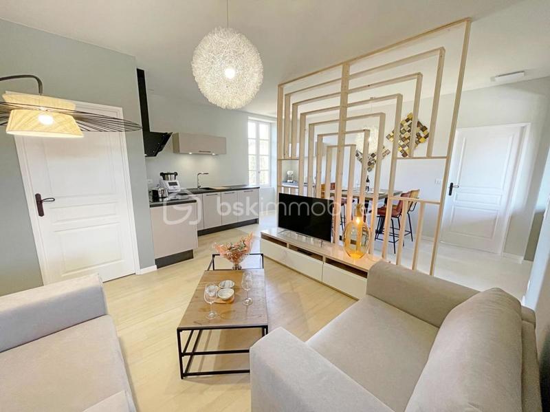 Propriété - 361 m² - 11 pièces