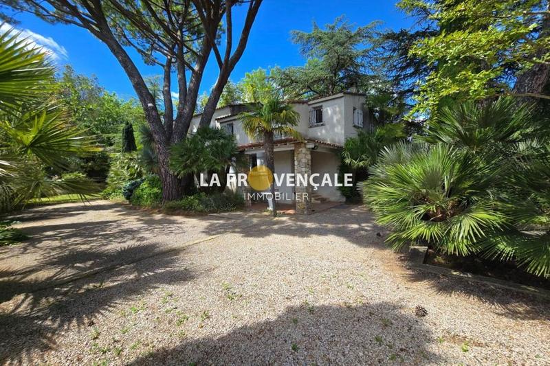 Maison - 176 m² - 9 pièces