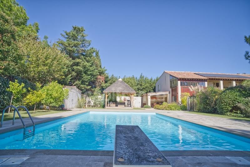 Propriété - 294 m² - 9 pièces