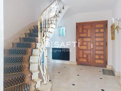 Villa - 223 m² - 7 pièces