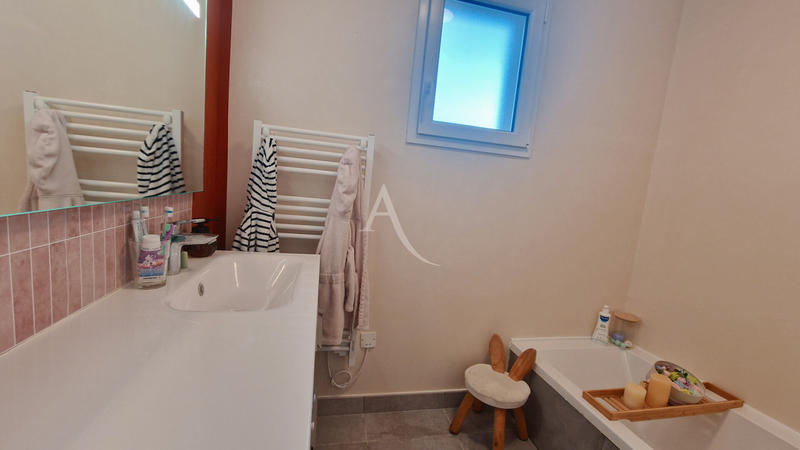 Maison - 94 m² - 5 pièces