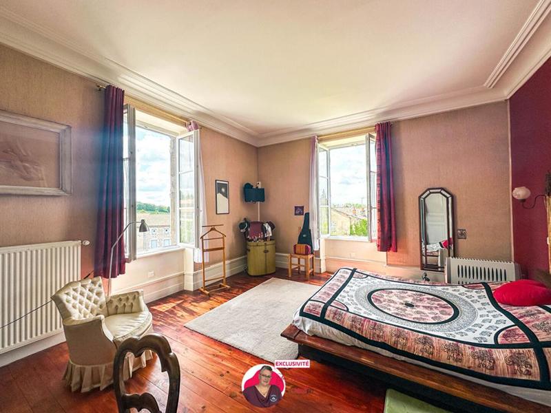 Maison - 868 m² - 23 pièces