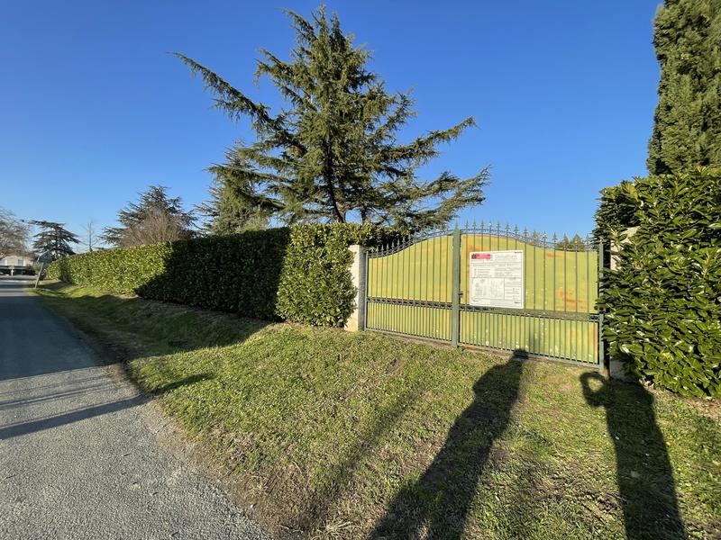 Terrain constructible - 1 077 m²