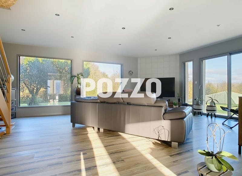 Maison - 250 m² - 9 pièces