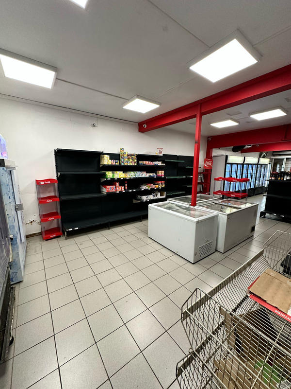 Fonds de commerce - Magasins - 100 m²