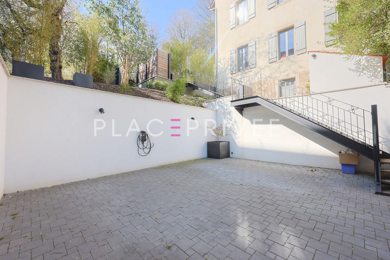 Maison - 272 m² - 10 pièces