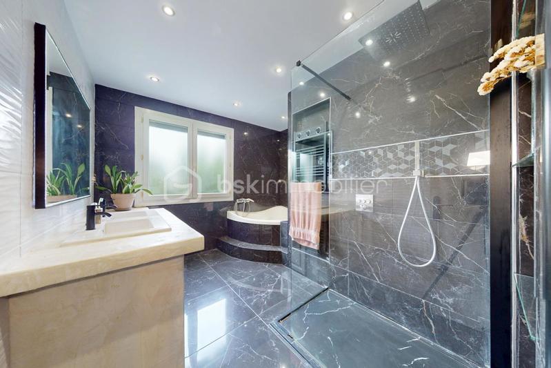 Maison - 170 m² - 6 pièces