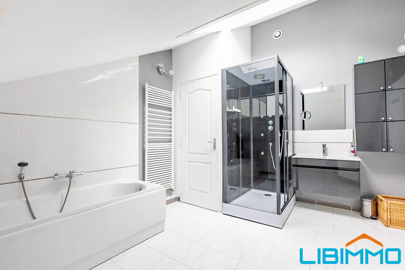 Maison - 257 m² - 8 pièces