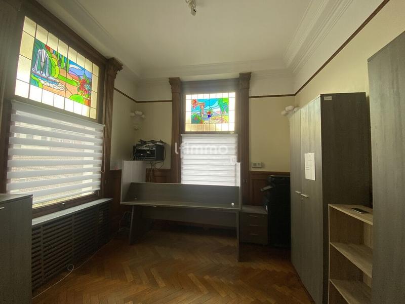 Maison - 239 m² - 12 pièces