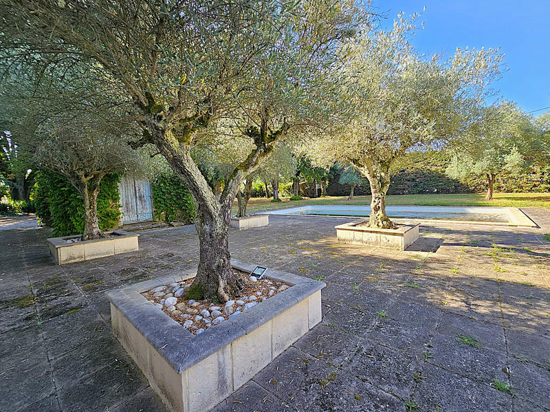 Maison - 446 m² - 14 pièces