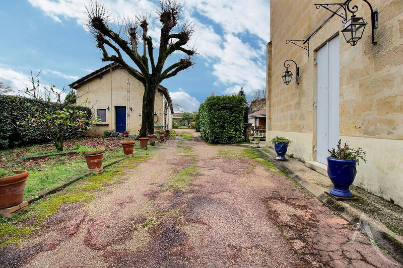 Demeure - 248 m² - 8 pièces