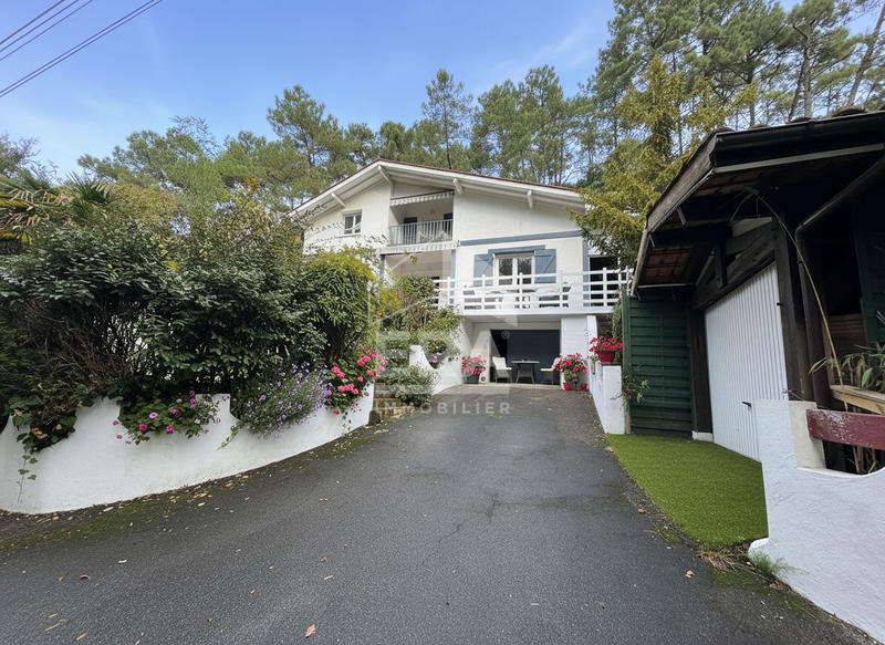 Maison - 200 m² - 8 pièces