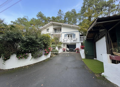 Maison - 200 m² - 8 pièces