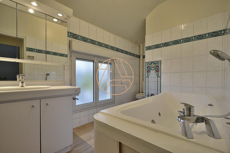 Maison - 93 m² - 5 pièces