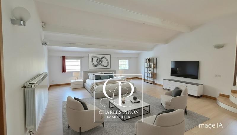 Villa - 258 m² - 8 pièces