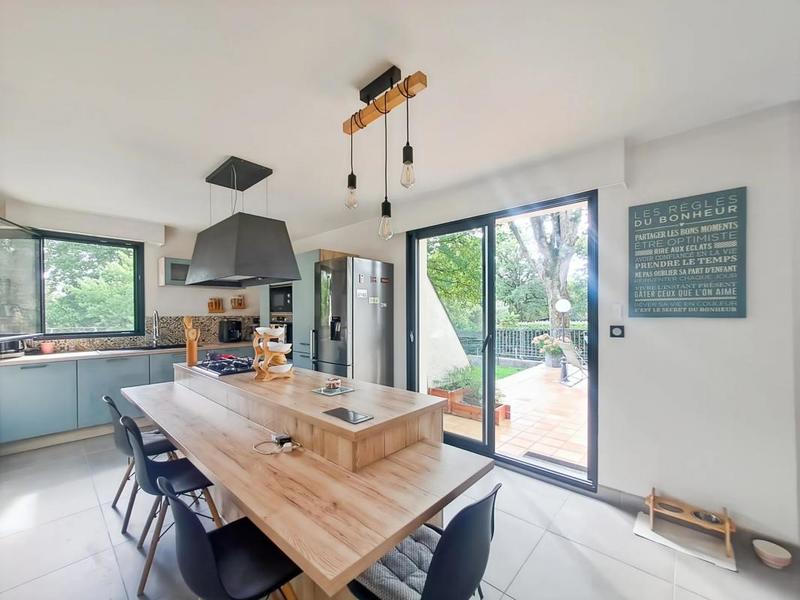 Maison - 228 m² - 5 pièces