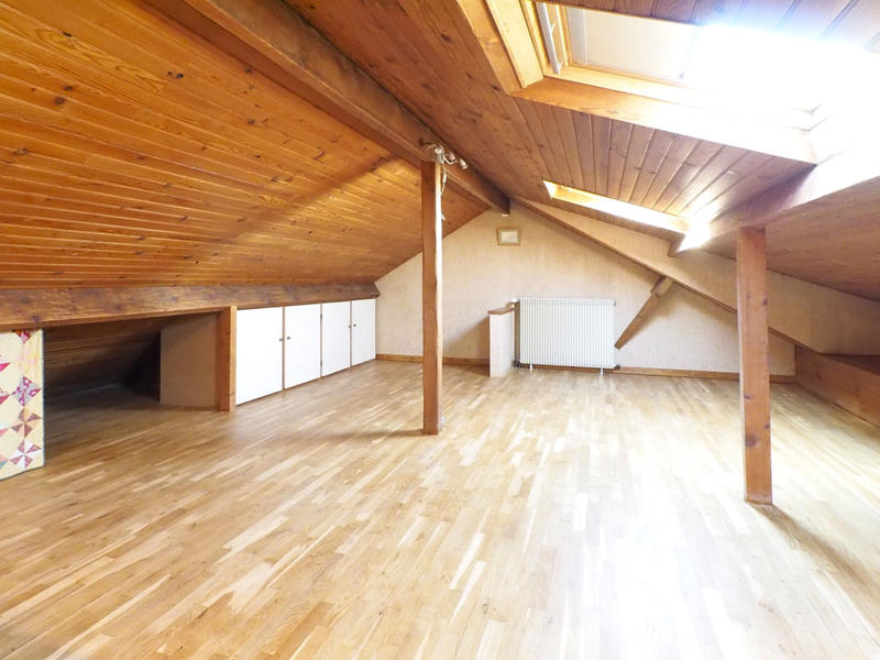 Maison - 180 m² - 9 pièces