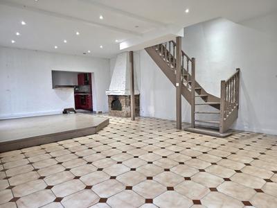 Maison traditionnelle - 200 m² - 9 pièces