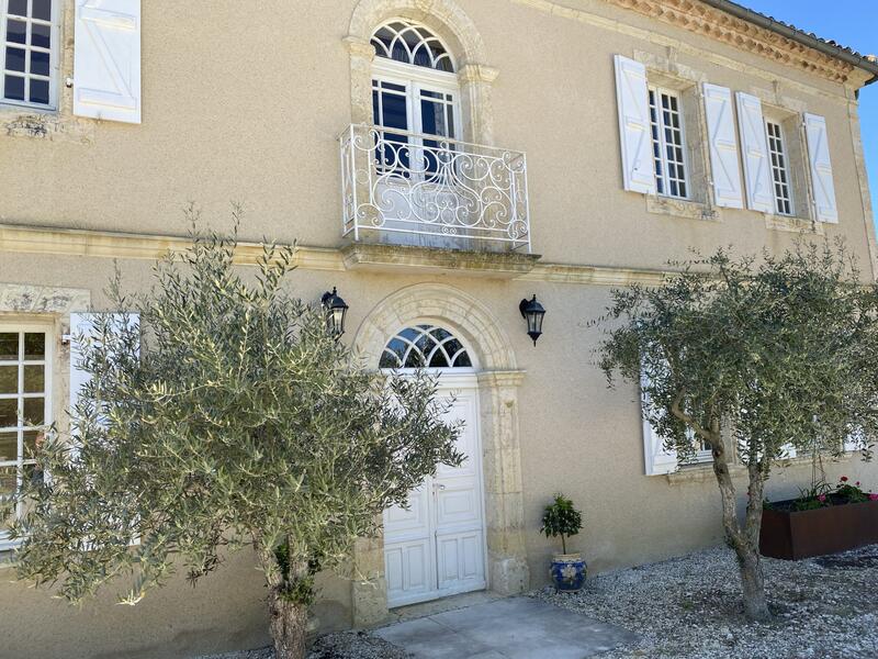 Maison - 573 m² - 18 pièces