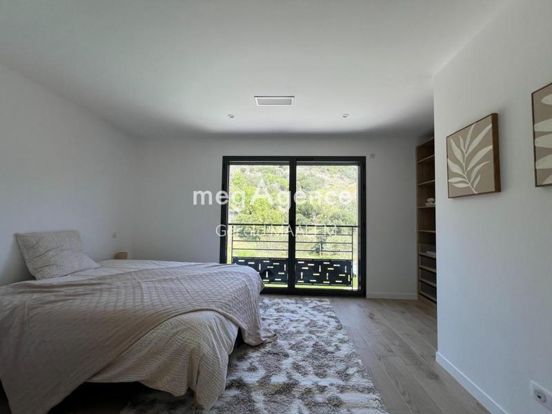 Villa - 243 m² - 7 pièces