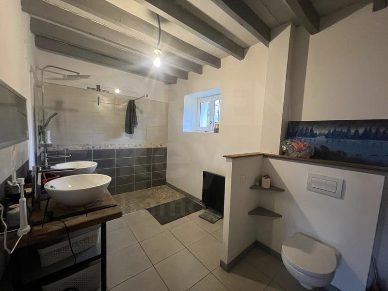 Maison - 250 m² - 6 pièces